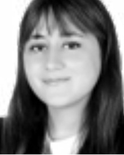 Retrato de Seda Himmetoğlu